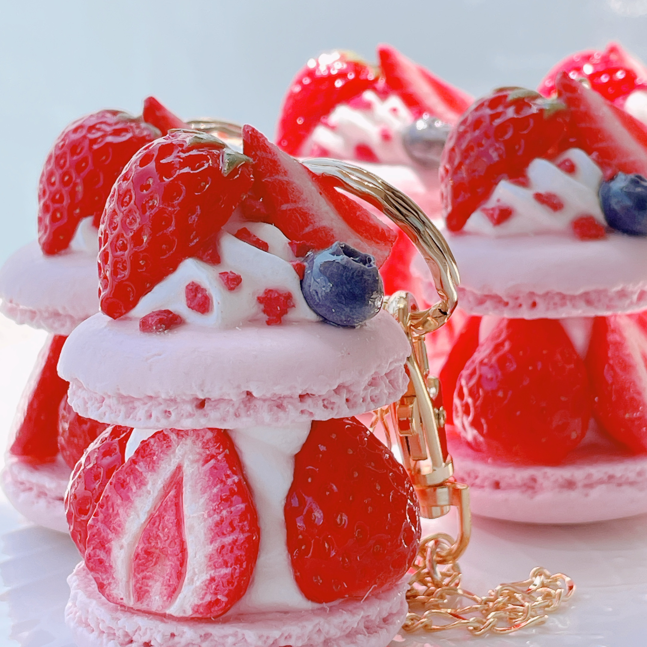 苺のマカロンケーキ バッグチャーム バッグチャーム O-Hana（オハナ