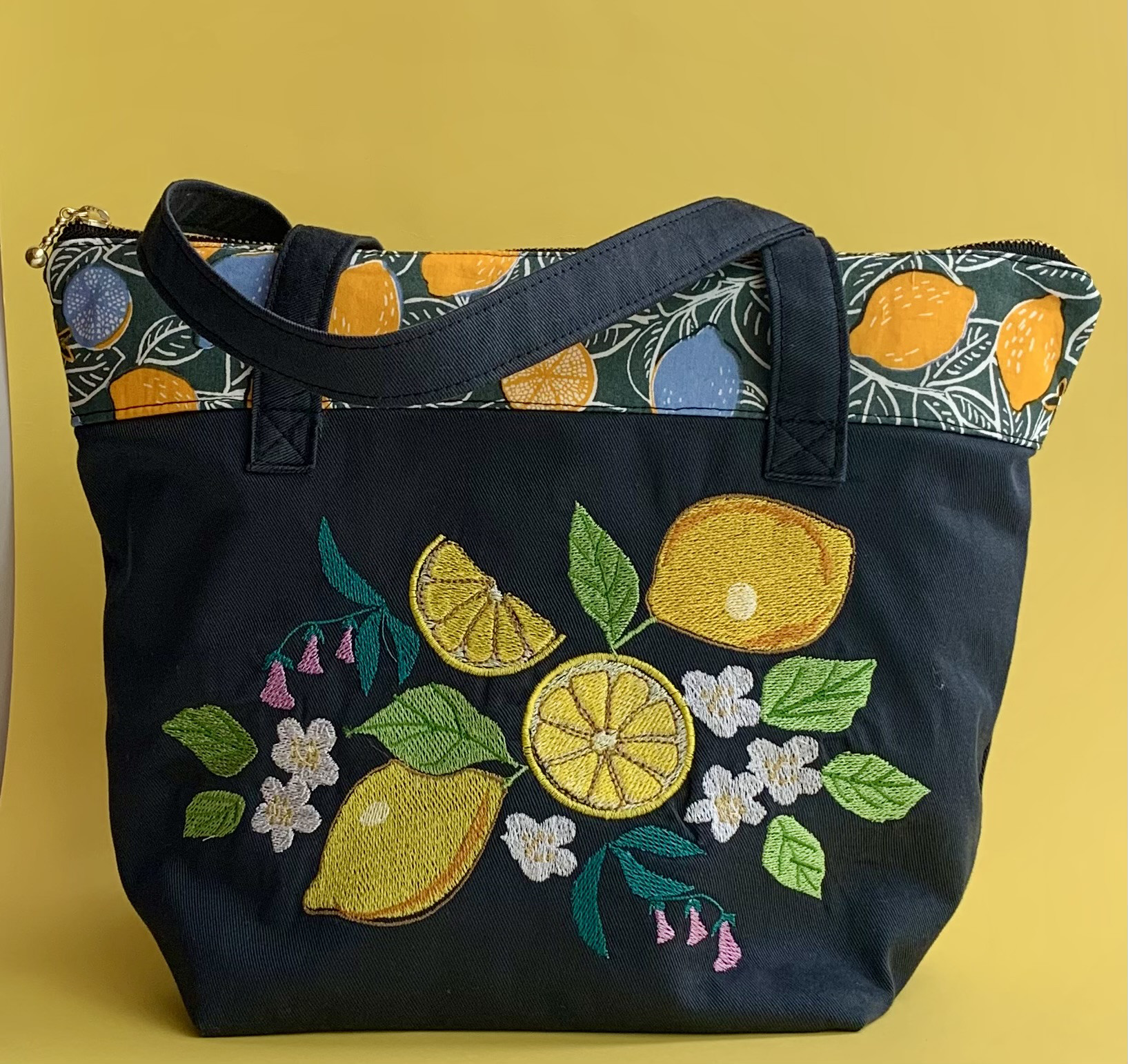 ロラライハリス(刺繍)楕円底巾着バッグ(保温保冷) 正規通販】 ロラライハリス(刺繍)楕円底巾着バッグ(保温保冷