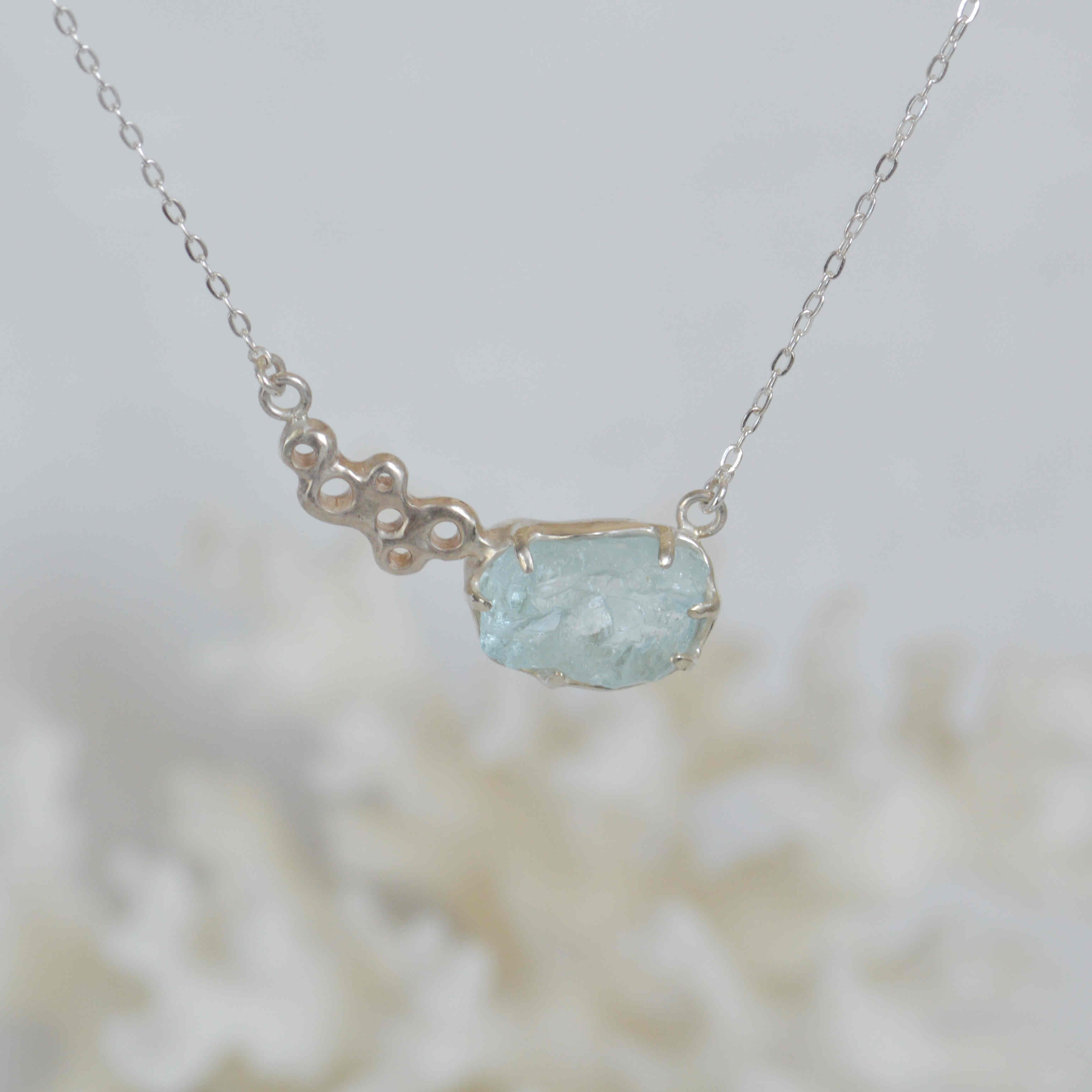 アクアマリン原石のネックレス<一点もの>