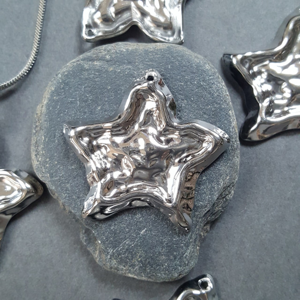 [1pcs] オール ステンレス エンボス加工 立体 スターチャーム サージカルステンレス 金属アレルギー対応 4枚目の画像