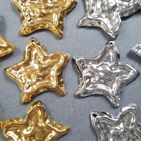 [1pcs] オール ステンレス エンボス加工 立体 スターチャーム サージカルステンレス 金属アレルギー対応 1枚目の画像