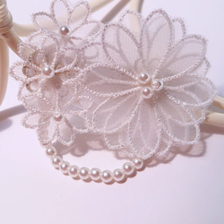 【お呼ばれ・発表会】ナチュラルレースの花ヘアクリップパールが揺れる特別な日の髪飾り【入学式・卒業式】 9枚目の画像