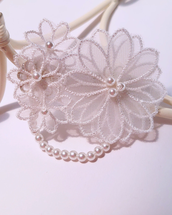 【お呼ばれ・発表会】ナチュラルレースの花ヘアクリップパールが揺れる特別な日の髪飾り【入学式・卒業式】 9枚目の画像