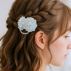 【お呼ばれ・発表会】ナチュラルレースの花ヘアクリップパールが揺れる特別な日の髪飾り【入学式・卒業式】 3枚目の画像