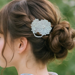 【お呼ばれ・発表会】ナチュラルレースの花ヘアクリップパールが揺れる特別な日の髪飾り【入学式・卒業式】 7枚目の画像
