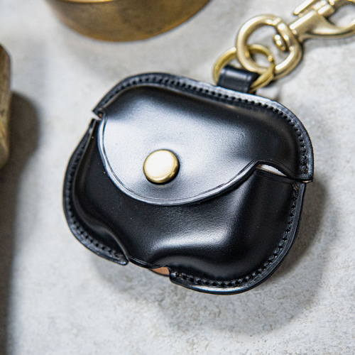 新作】ポケットに収まる“革の宝石” コードバンで仕立てた 限定 AirPods