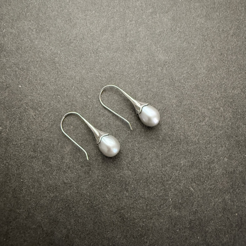 ご予約品＞ 真珠のフックピアス グレーパール ピアス（フック