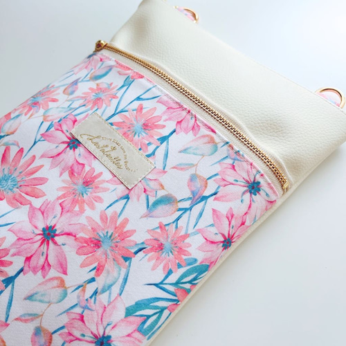 春 サコッシュ 花柄 お出かけ 手ぶら ニゲラ柄 大人ピンク レザー