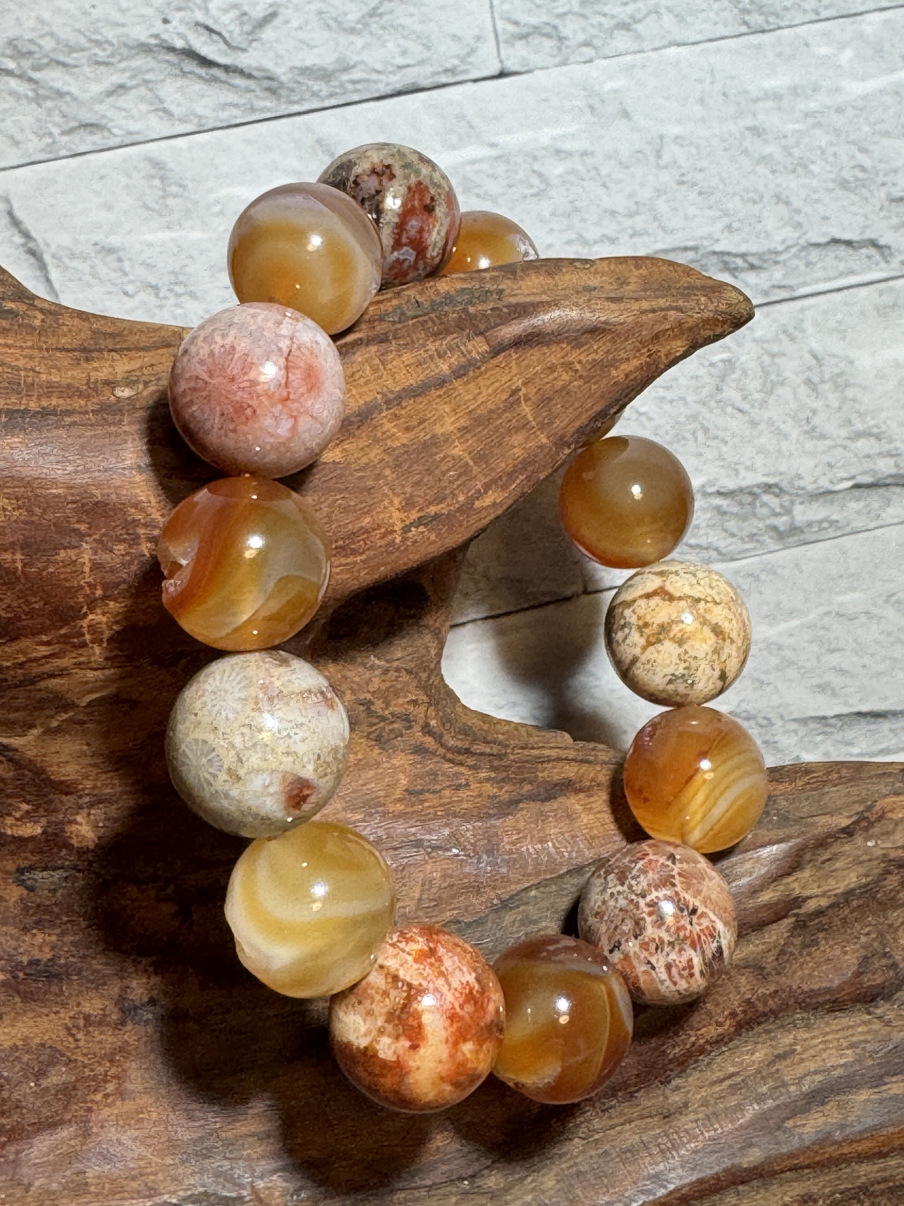 天然石ブレス～にっこり笑顔が福を呼ぶ【笑い口瑪瑙、フォッシルコーラル】