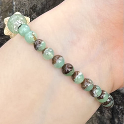 天然石ブレスレット～貴方、かわいくて良き【瑪瑙（カエル）、アベンチュリン、クリソプレーズ、水晶、柘植（蓮）】 7枚目の画像