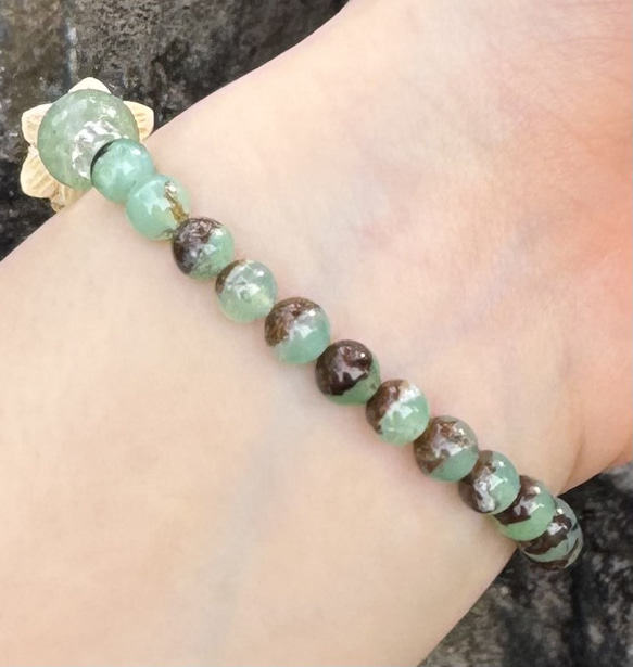 天然石ブレスレット～貴方、かわいくて良き【瑪瑙（カエル）、アベンチュリン、クリソプレーズ、水晶、柘植（蓮）】 7枚目の画像