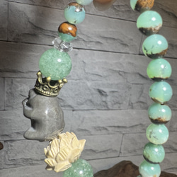 天然石ブレスレット～貴方、かわいくて良き【瑪瑙（カエル）、アベンチュリン、クリソプレーズ、水晶、柘植（蓮）】 3枚目の画像