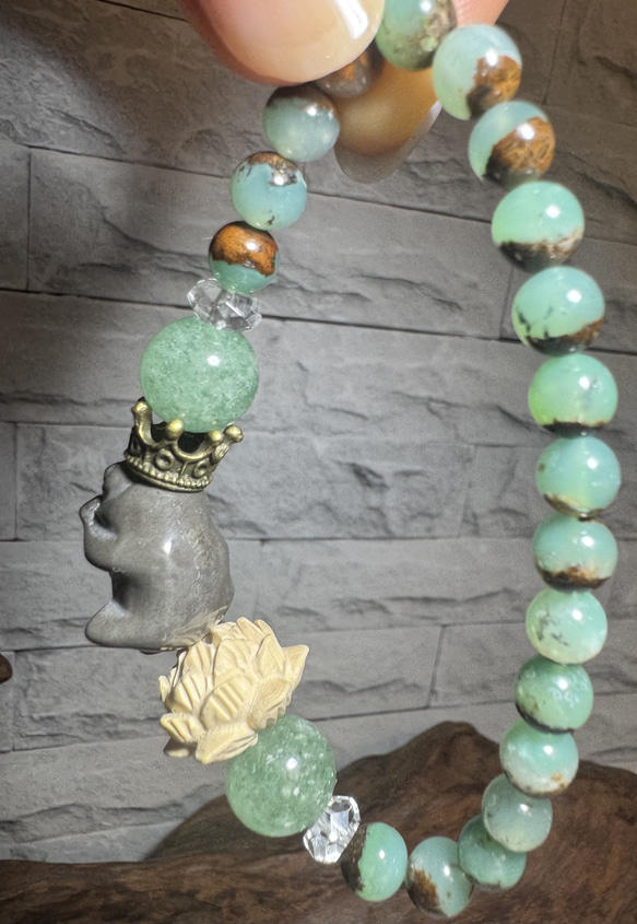 天然石ブレスレット～貴方、かわいくて良き【瑪瑙（カエル）、アベンチュリン、クリソプレーズ、水晶、柘植（蓮）】 3枚目の画像