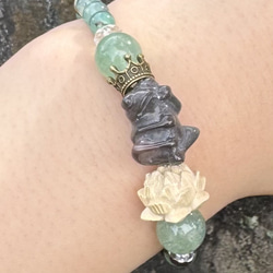 天然石ブレスレット～貴方、かわいくて良き【瑪瑙（カエル）、アベンチュリン、クリソプレーズ、水晶、柘植（蓮）】 5枚目の画像