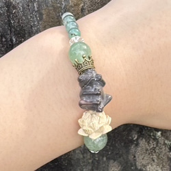 天然石ブレスレット～貴方、かわいくて良き【瑪瑙（カエル）、アベンチュリン、クリソプレーズ、水晶、柘植（蓮）】 6枚目の画像