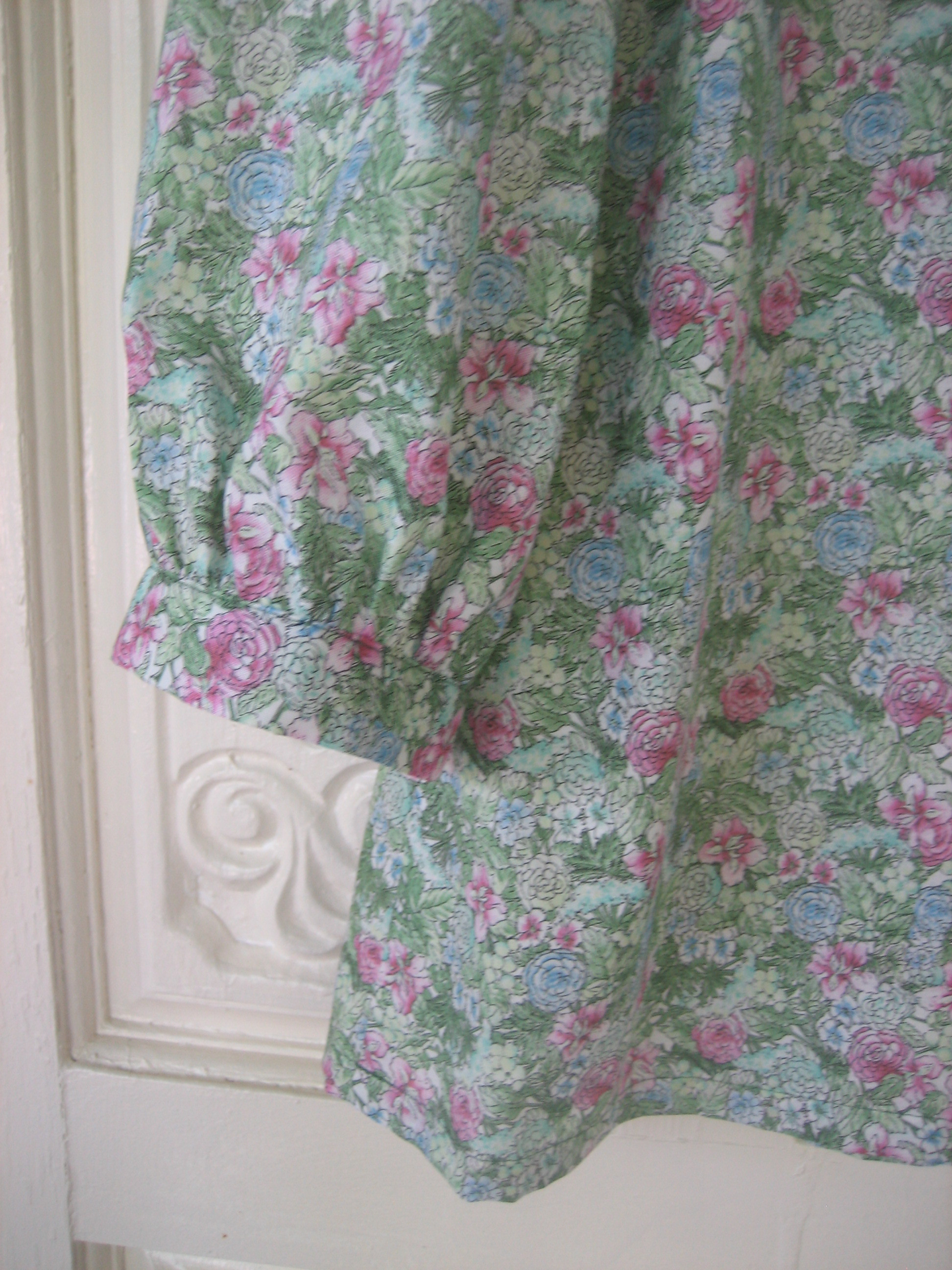 綿ローン・小花柄・後ろギャザー・ドロップショルダーブラウス