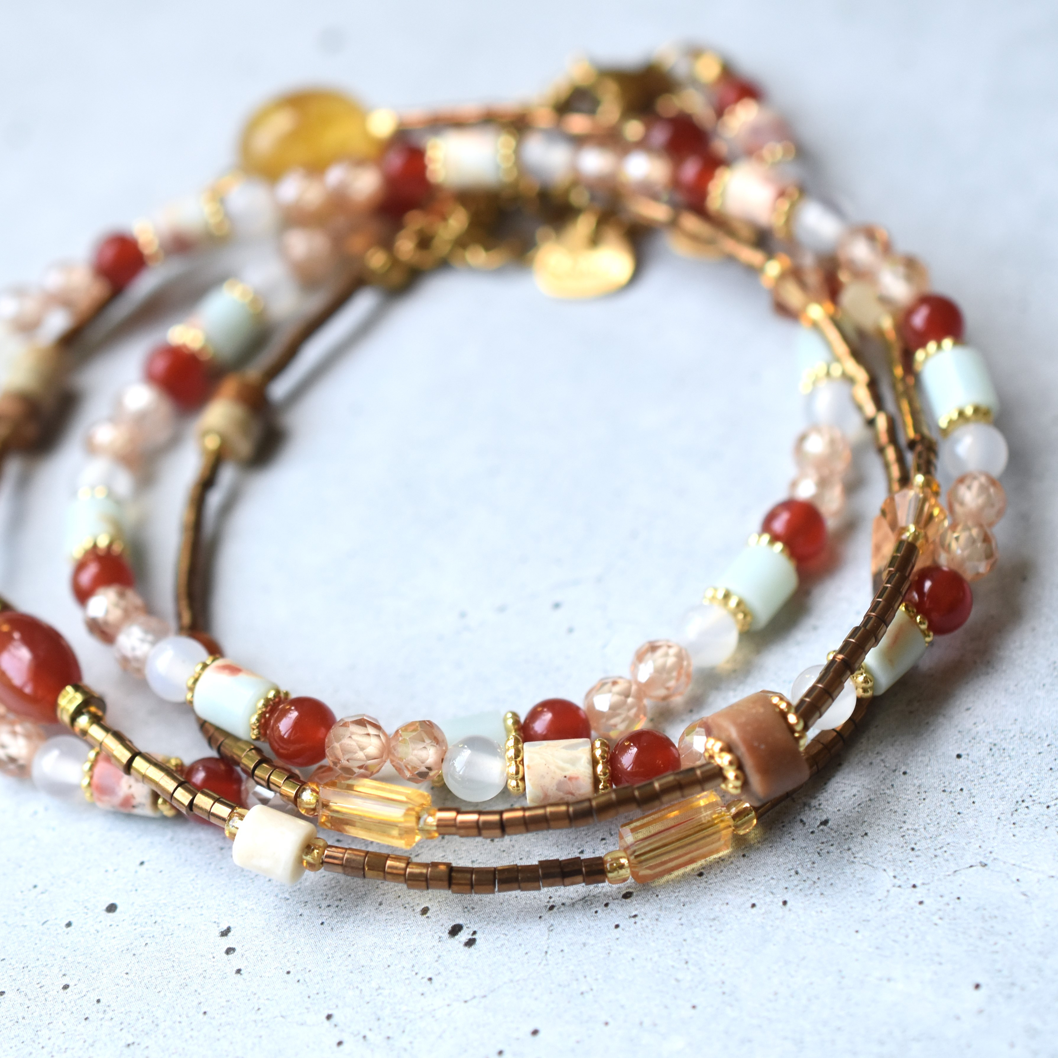 夏の新作【汗をかく季節に♪】レッドアゲート　2連　ショートネックレス　サージカルステンレス金具