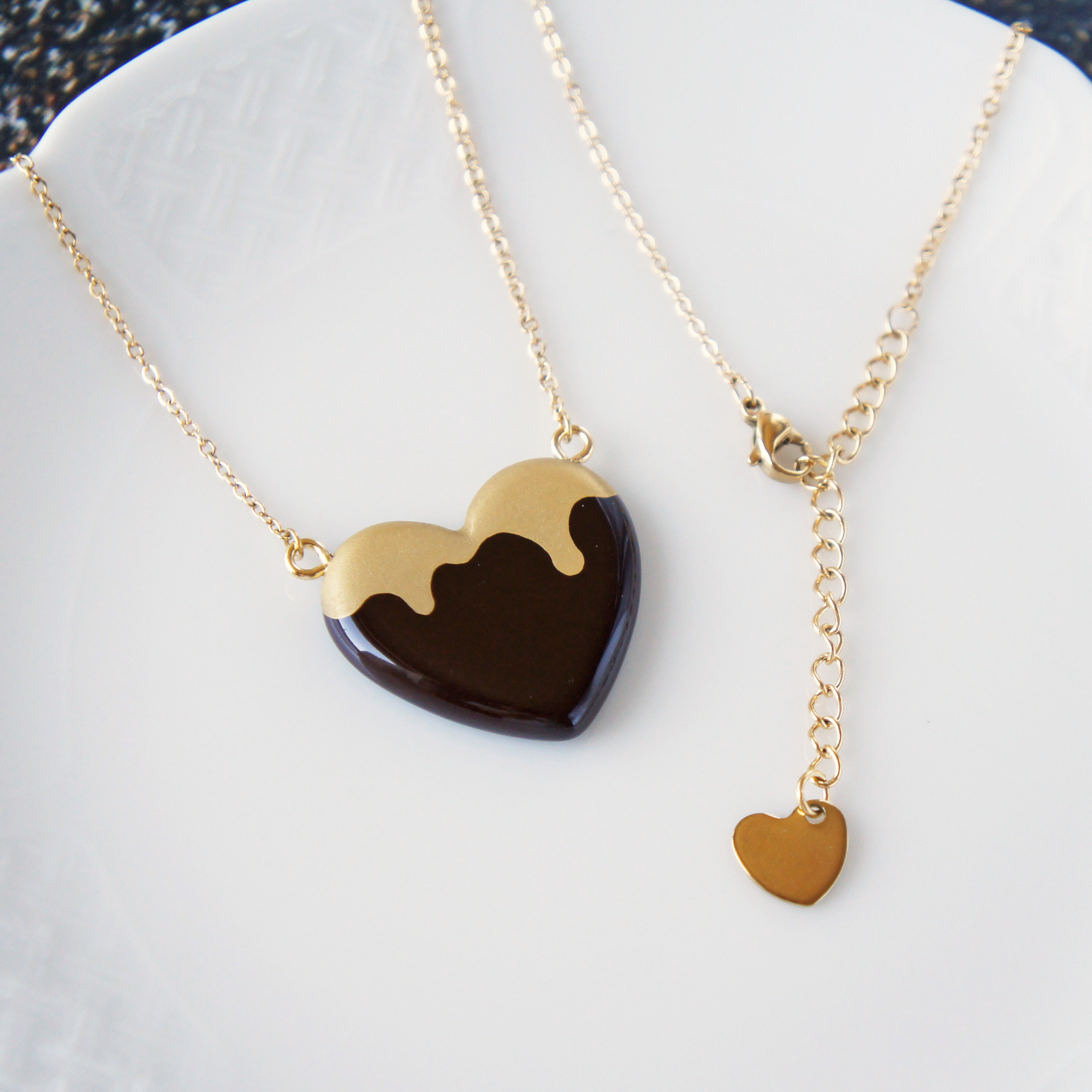 とろけるハートネックレス・ビターチョコ