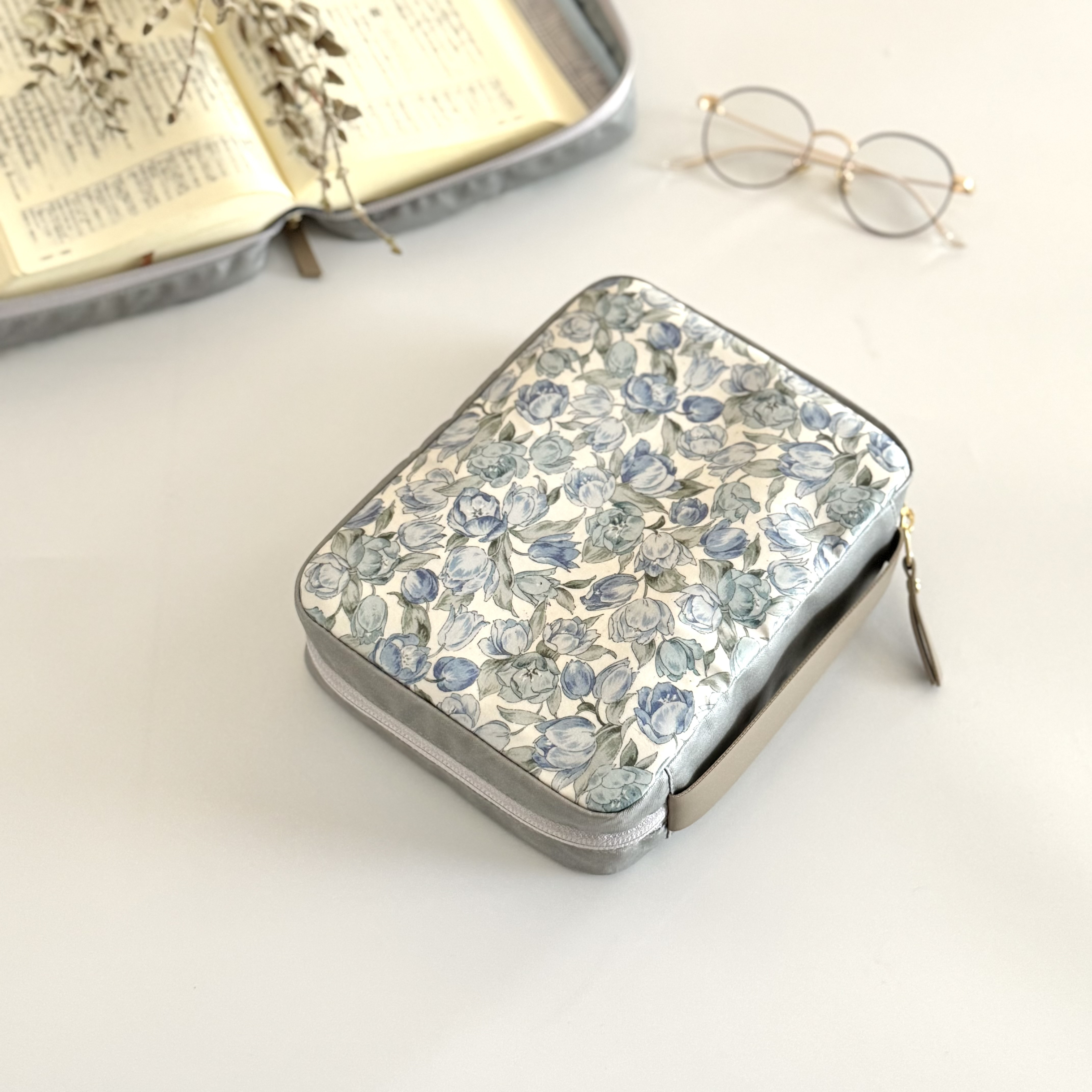 ラミネート中型聖書カバー,バイリンガル聖書カバー◆ブルー花柄