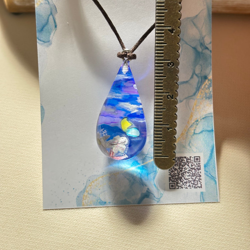 癒しの空と雲・蝶のレジンネックレス｜空の雫・青の涙型｜空レジン