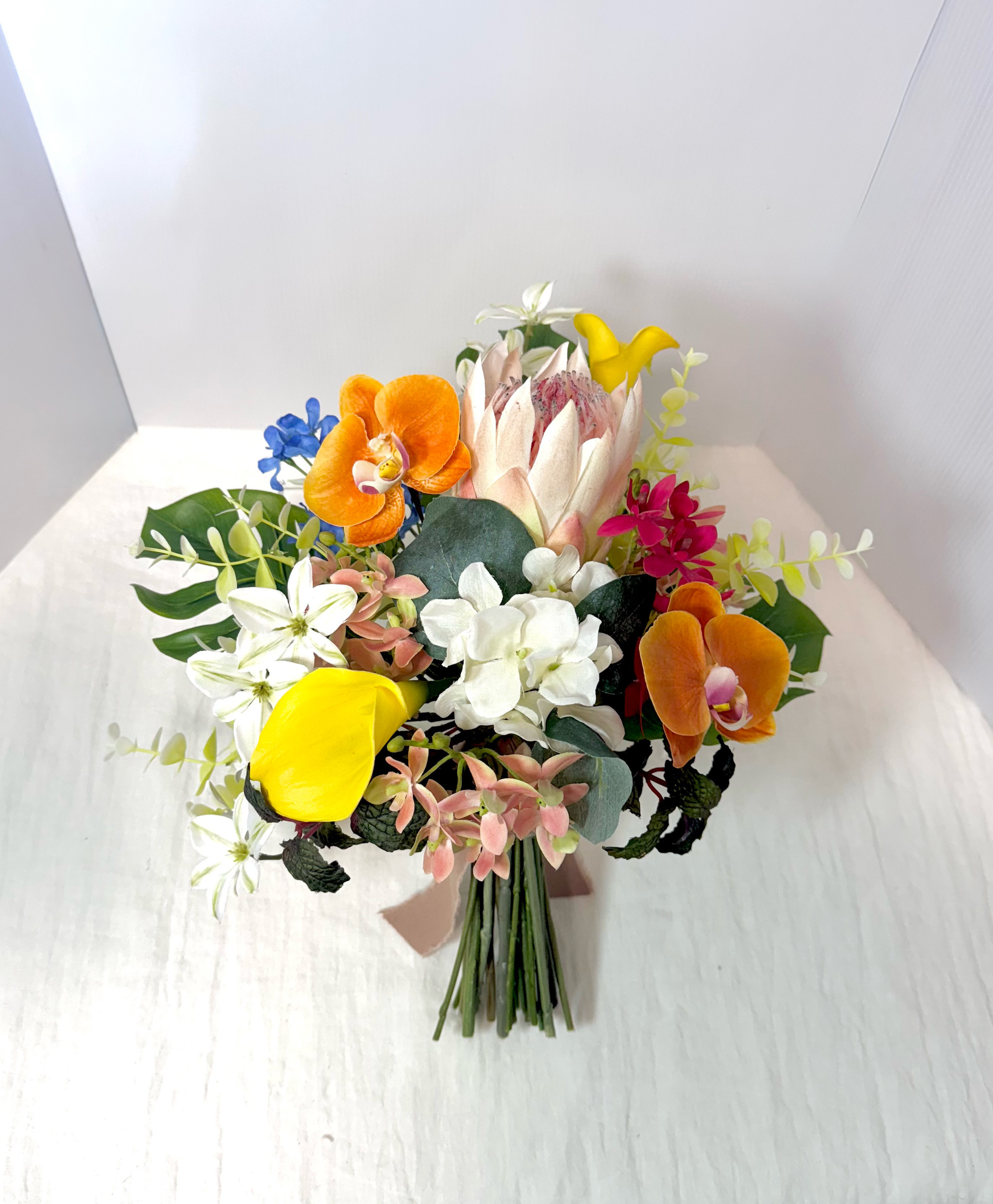 《完成品》トロピカルなクラッチブーケ　ブートニア付き