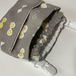 痛くない移動ポケット　グレーちょうちょ柄　ティッシュポケット&ゴムポケット 2枚目の画像