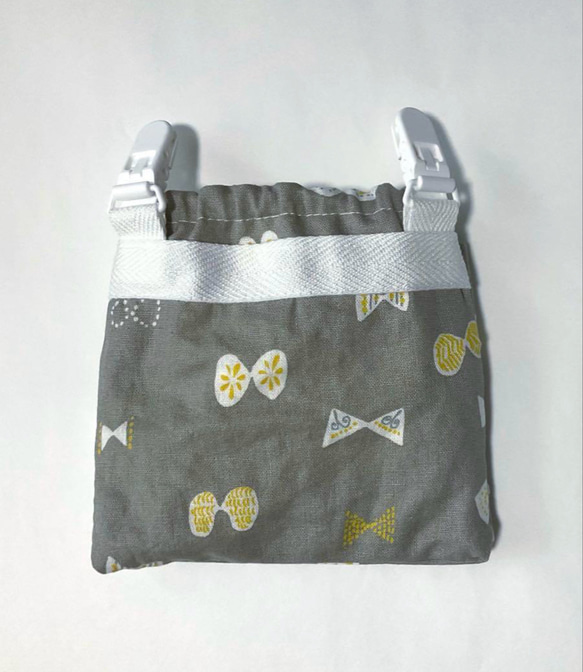 痛くない移動ポケット　グレーちょうちょ柄　ティッシュポケット&ゴムポケット 3枚目の画像