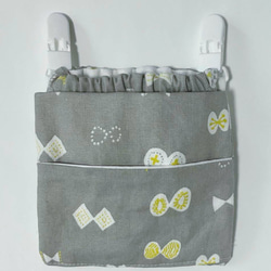 痛くない移動ポケット　グレーちょうちょ柄　ティッシュポケット&ゴムポケット 1枚目の画像