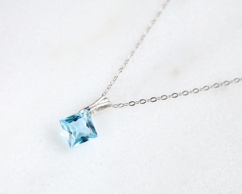 ハリックァ ブルートパーズ ネックレスチャーム ハリックァ ブルートパーズ ネックレスチャーム ハリックァブルー