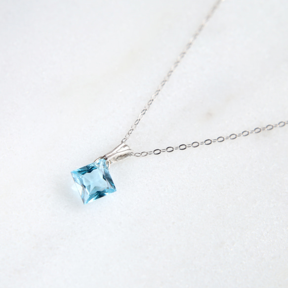 ブラジル産 宝石質 スイスブルートパーズ（ダイヤプリンセスカット