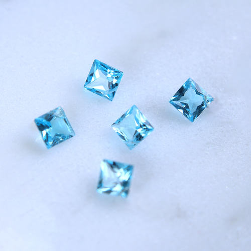 ブラジル産 宝石質 スイスブルートパーズ（ダイヤプリンセスカット
