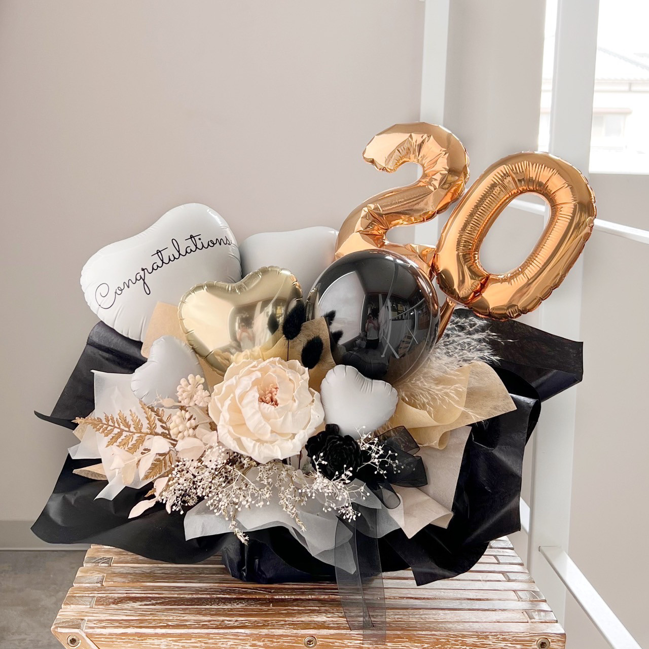 お花屋さんのバルーンフラワー　2504 数字　ブラック　結婚祝い　誕生日　電報　祝電　開店祝い　開院祝い　開業祝い