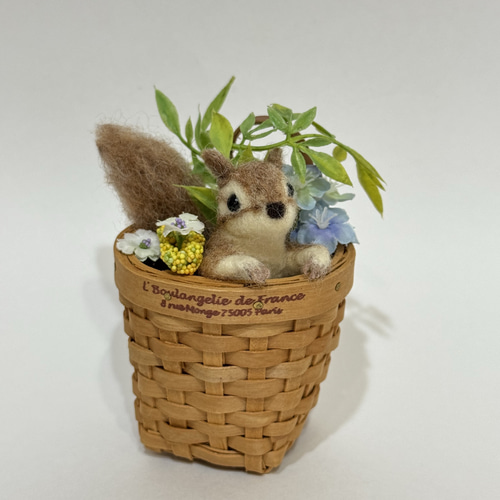 羊毛＊カゴに入ったリス 羊毛フェルト 華梨 通販 19564842｜Creema