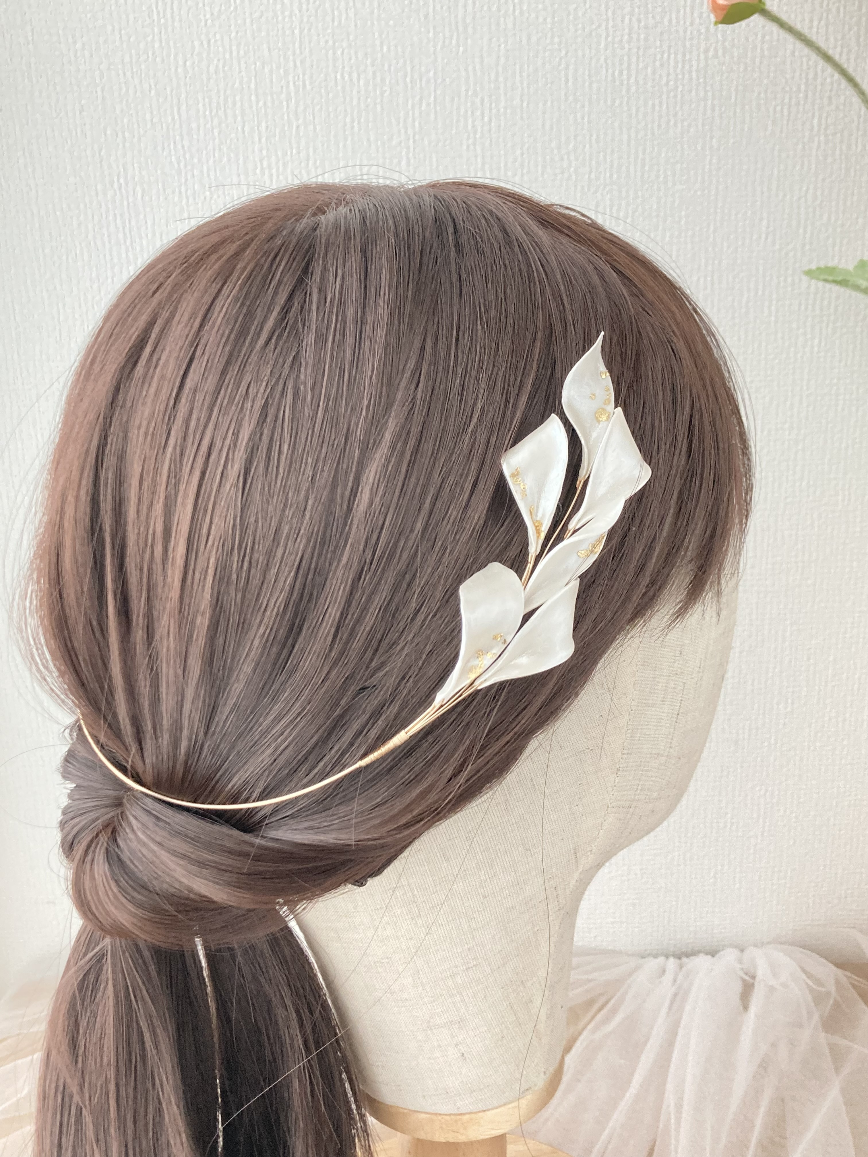 ★選べる★　結婚式　葉　カチューシャ　秋　ブライダル　ウェディング　上品　花嫁　ヘッドドレス　ナチュラル　白 H052