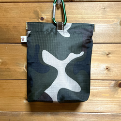 ナイロン生地の消臭マナーポーチ　口大きめ　迷彩柄 3枚目の画像