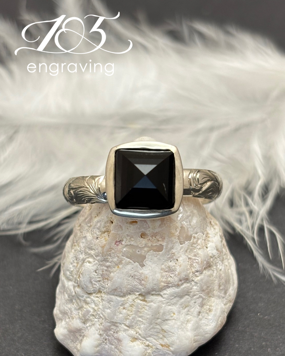 1点もの 　シュガーローフ・オニキス  ハンドエングレービングシルバーリング 16号