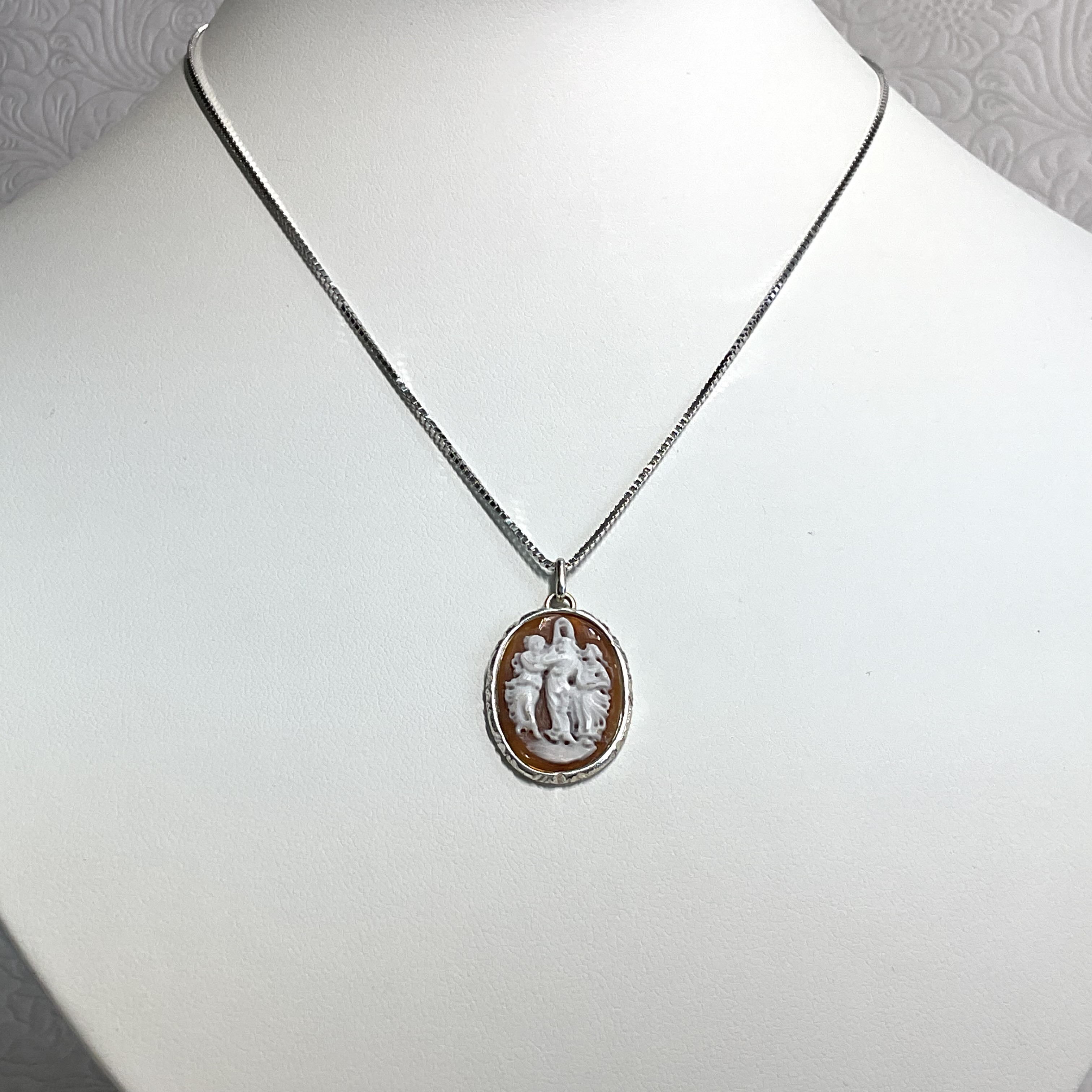 シェルカメオ SILVER ペンダント  HO-３THREE GRACES