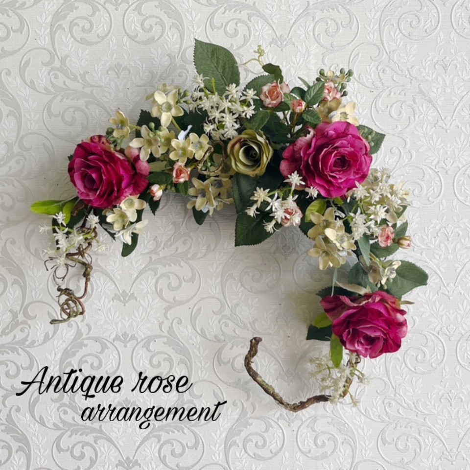 アンティークローズの壁掛けガーランド　フラワーアレンジメント