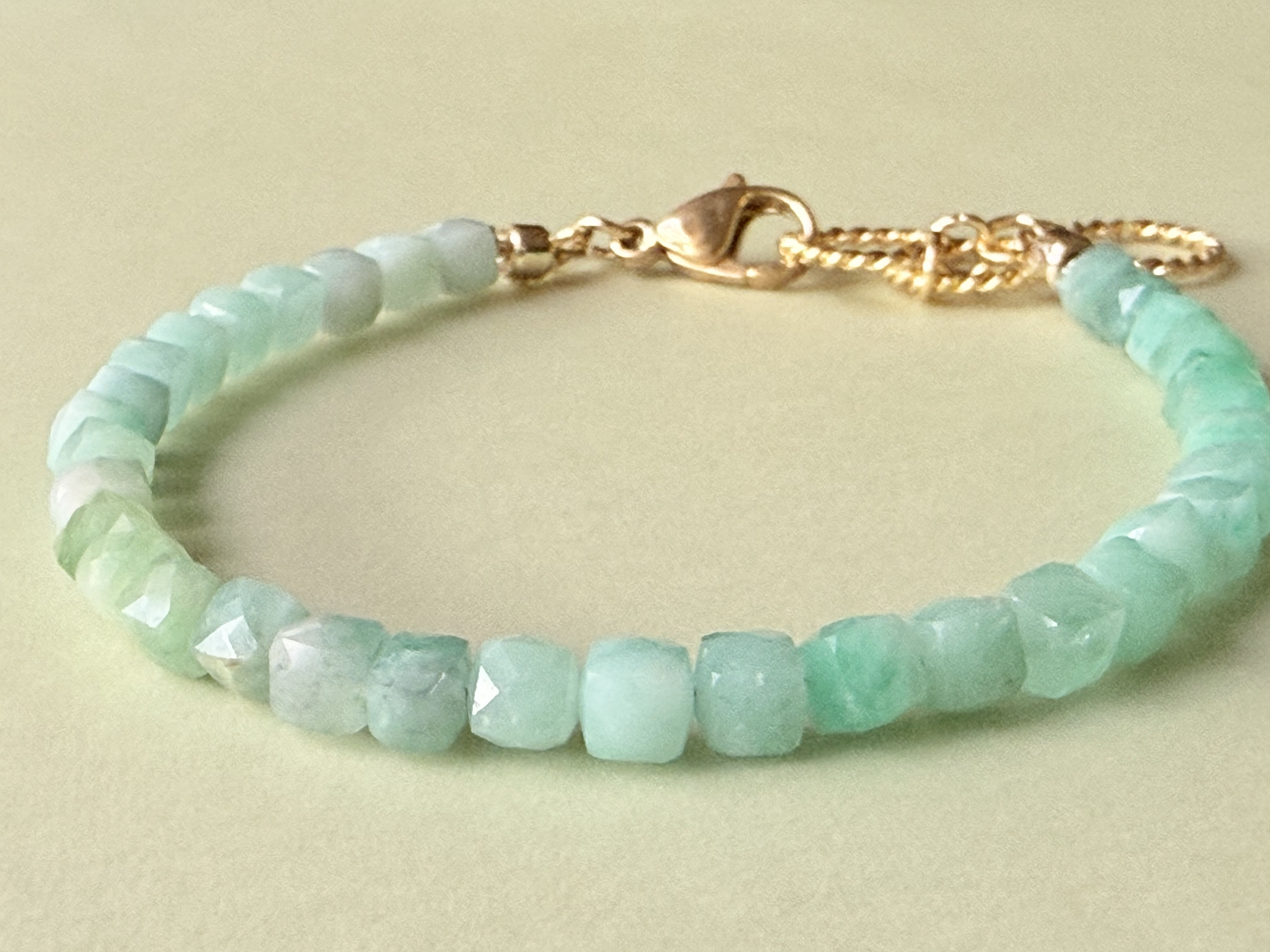 『絆を深める』エメラルド天然石ブレスレット