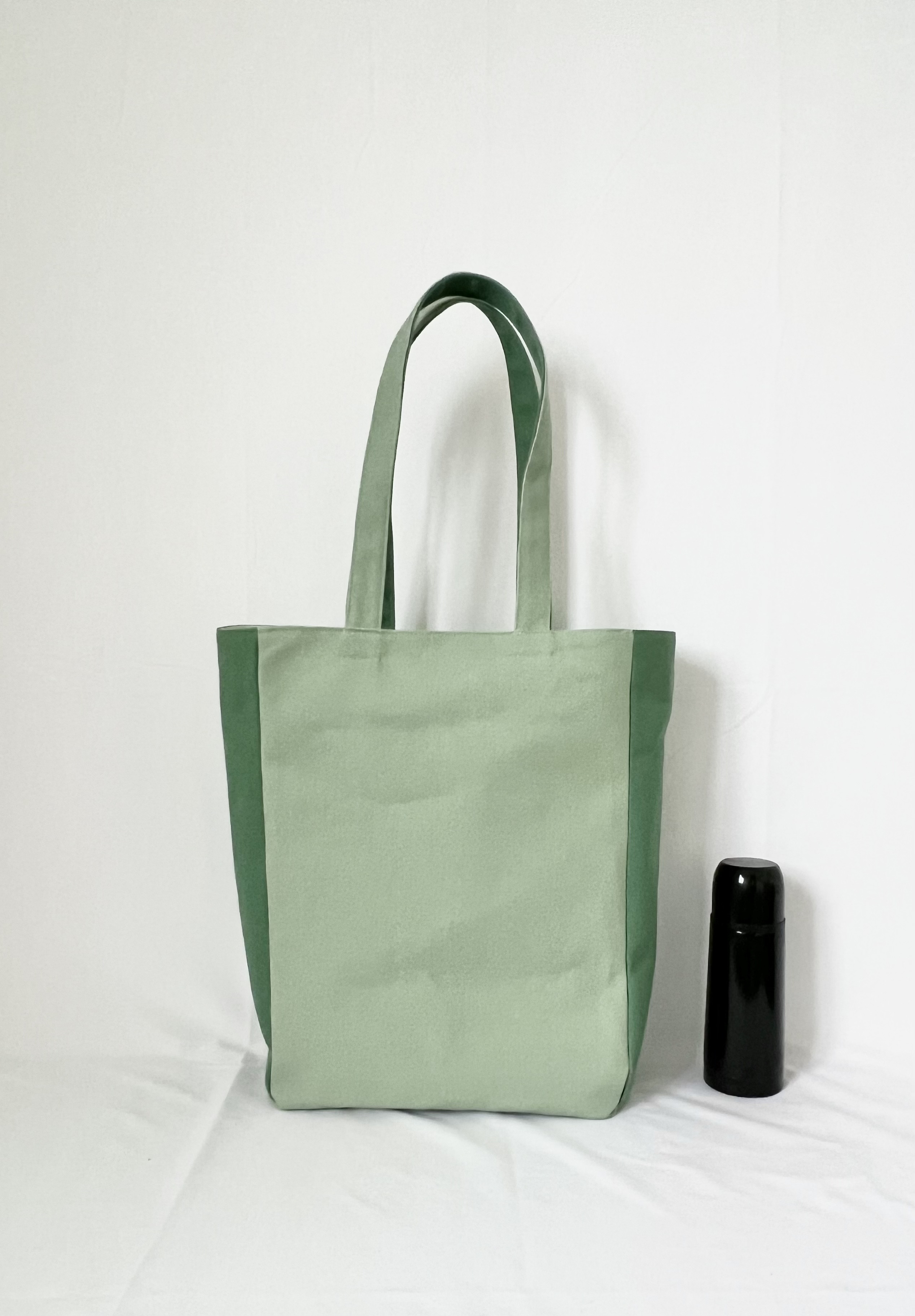 【縦長XLサイズ】スモーキーセラドン＆グリーン　縦長トートバッグ　倉敷帆布使用　大きめバッグ　akaneko