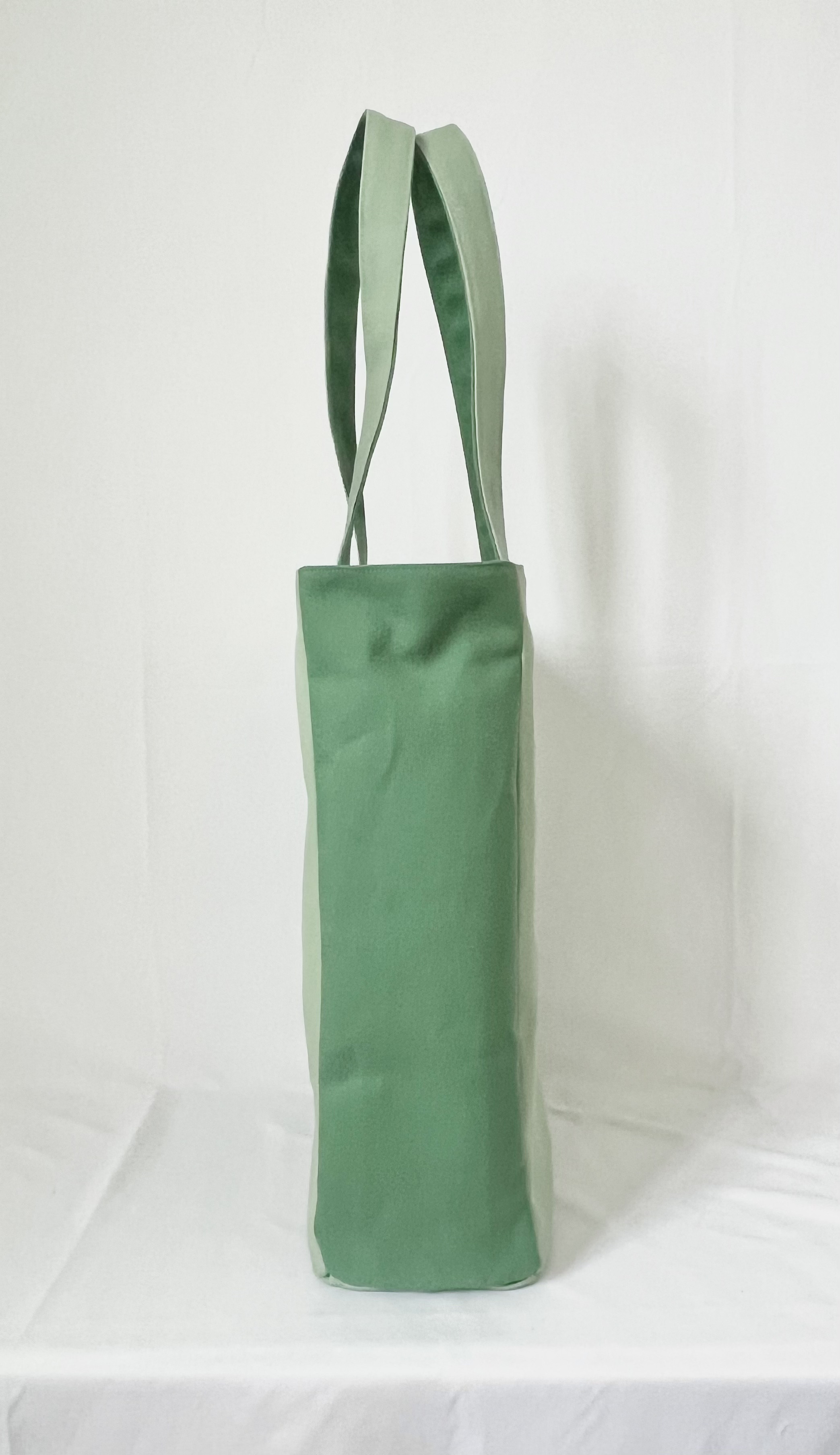 【縦長XLサイズ】スモーキーセラドン＆グリーン　縦長トートバッグ　倉敷帆布使用　大きめバッグ　akaneko