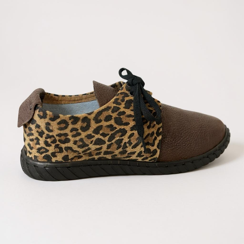 イタリアのシュリンクレザーを使ったハンドメイドシューズ