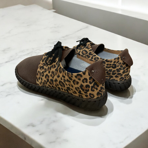 イタリアのシュリンクレザーを使ったハンドメイドシューズ スニーカー