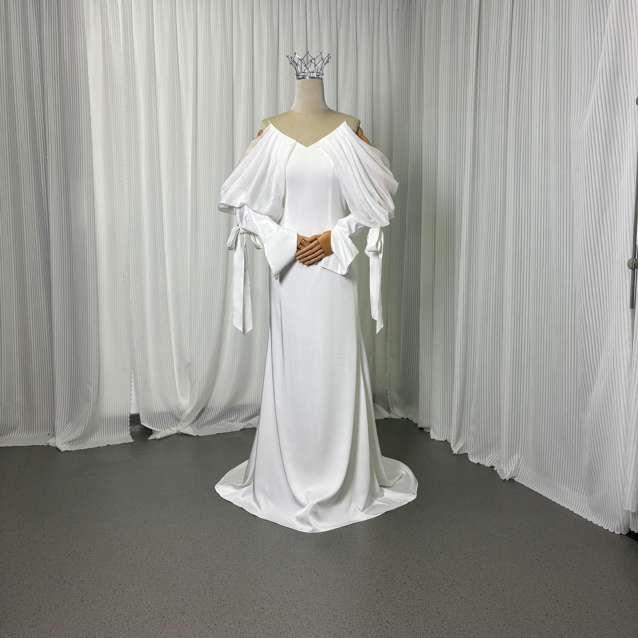 送料無料！ウェディングドレス キャミソール 高級イタリアサテン フレア袖　 ロングスリーブ ファスナー デザイン感