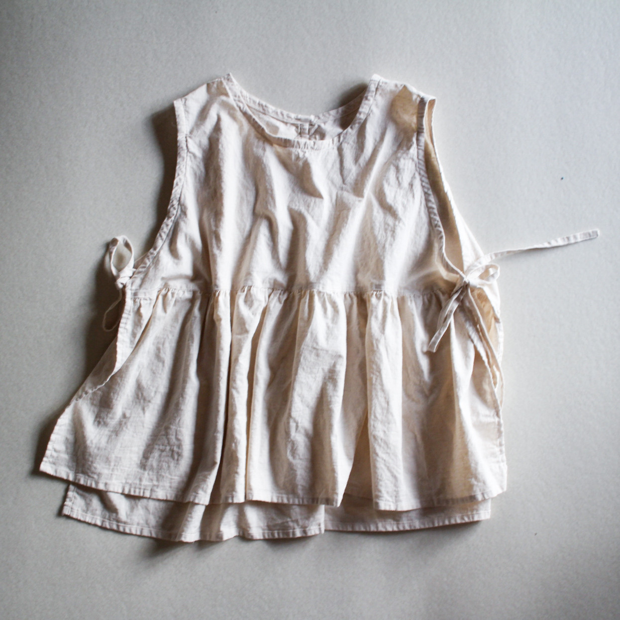 hifu frill vest ／ kinari