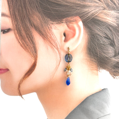 チェコビーズ・スワロフスキー】波のしずく − 夏の海色ピアス