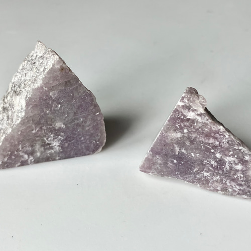 貴重 Lepidolite リチア雲母 国産レピドライト原石 端材 磨き石 3個