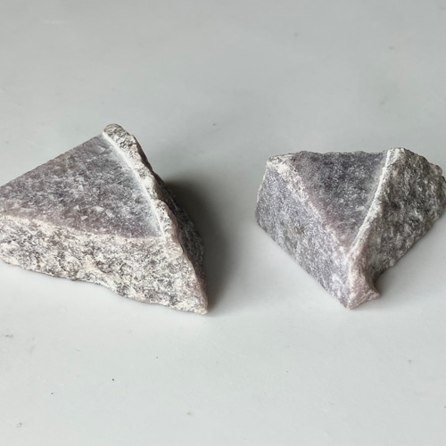 貴重 Lepidolite リチア雲母 国産レピドライト原石 端材 磨き石 3個