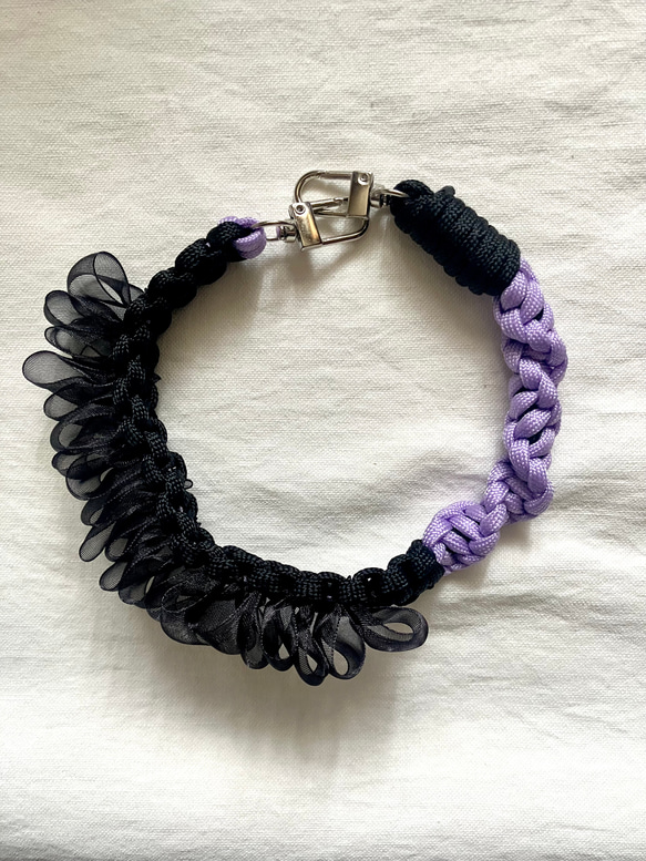 パラコード　スマホ　ハンドストラップ　ハンドメイド　フリル　リボン　パープル 1枚目の画像