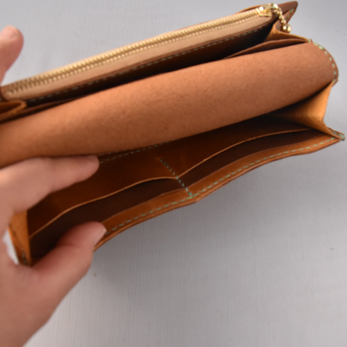 受注製作品】トラッカーウォレット 花蝶カービング 本革 牛革 薄型